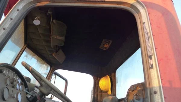 Peterbilt - Image 8 of 9