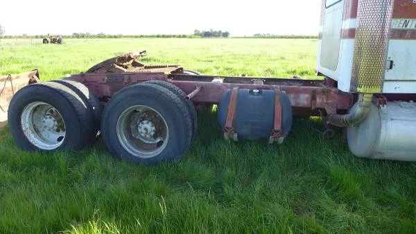 Peterbilt - Image 3 of 9