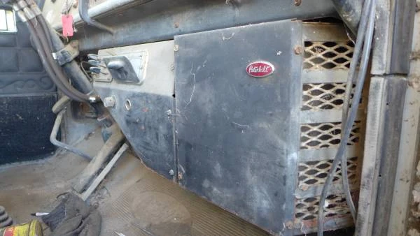 Peterbilt - Image 4 of 9