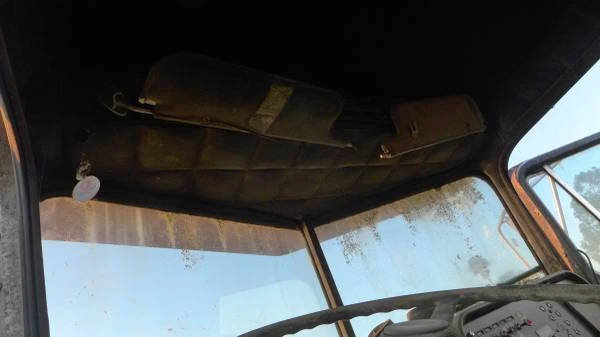 Peterbilt - Image 6 of 9