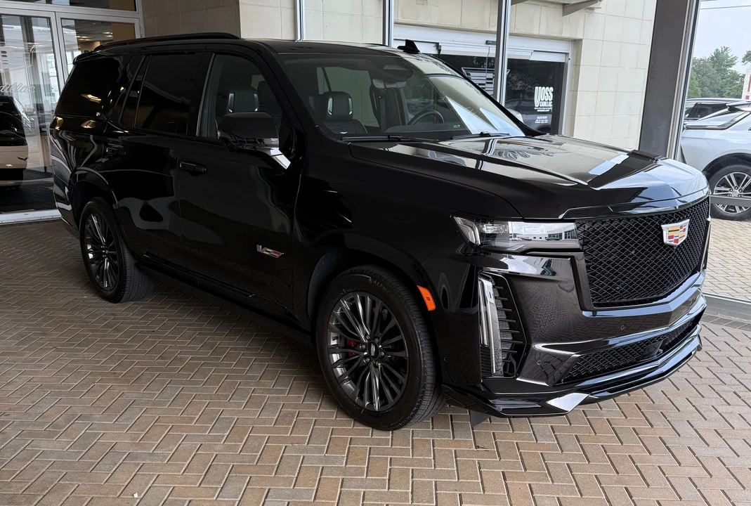 2023 Cadillac Escalade-V 5th Gen - Image 9 of 31
