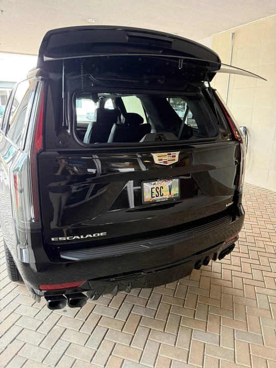 2023 Cadillac Escalade-V 5th Gen - Image 29 of 31