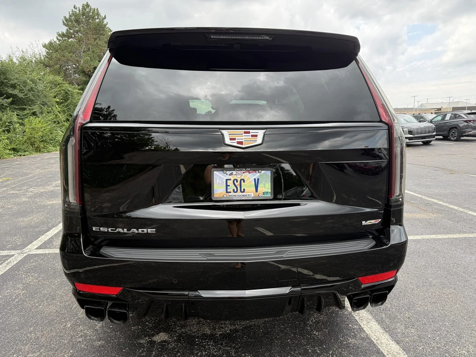 2023 Cadillac Escalade-V 5th Gen - Image 22 of 31
