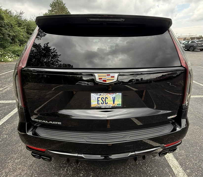 2023 Cadillac Escalade-V 5th Gen - Image 23 of 31