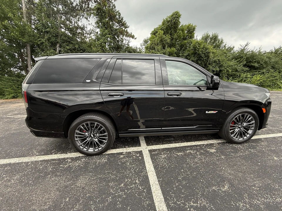 2023 Cadillac Escalade-V 5th Gen - Image 15 of 31