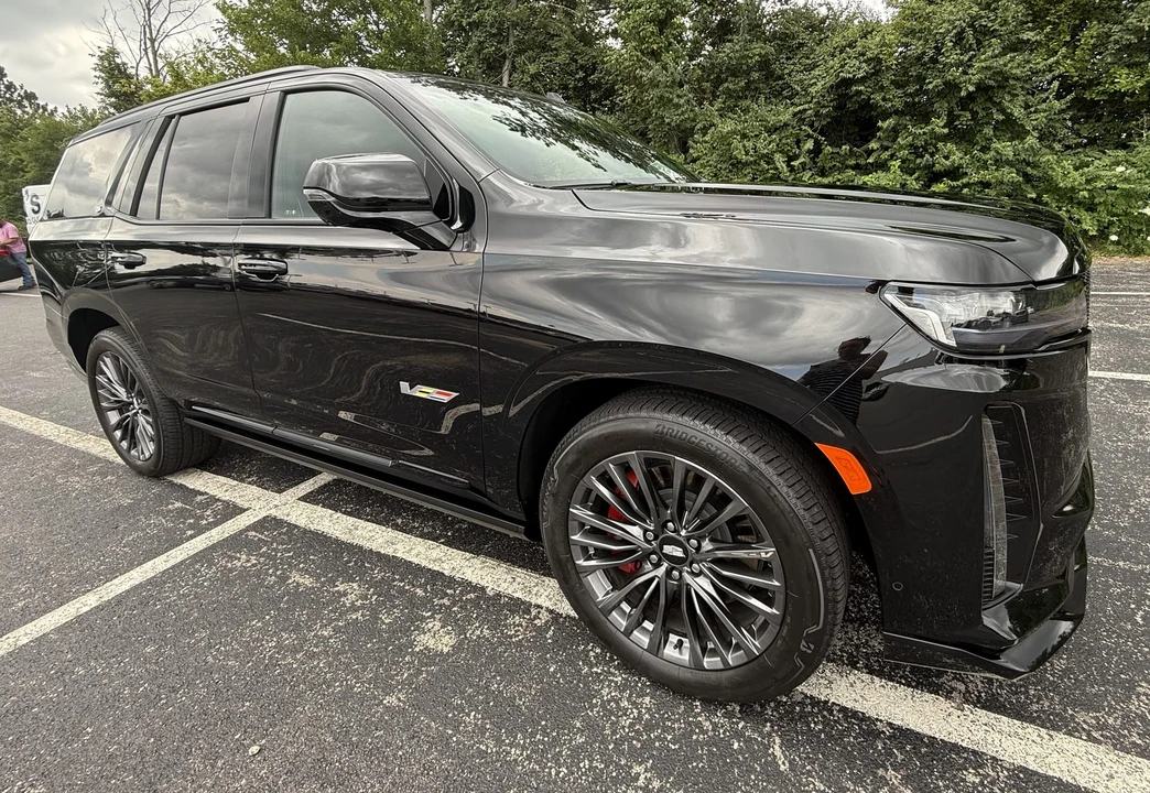 2023 Cadillac Escalade-V 5th Gen - Image 11 of 31