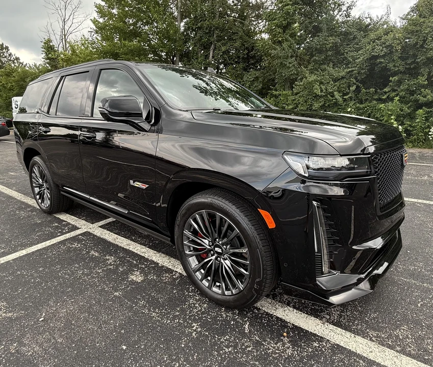 2023 Cadillac Escalade-V 5th Gen - Image 10 of 31
