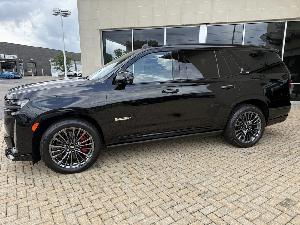 2023 Cadillac Escalade-V 5th Gen - Image 28 of 31