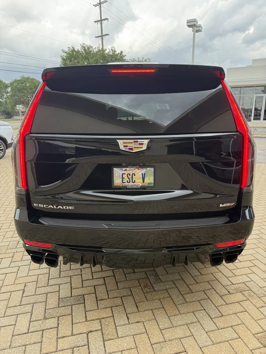 2023 Cadillac Escalade-V 5th Gen - Image 21 of 31