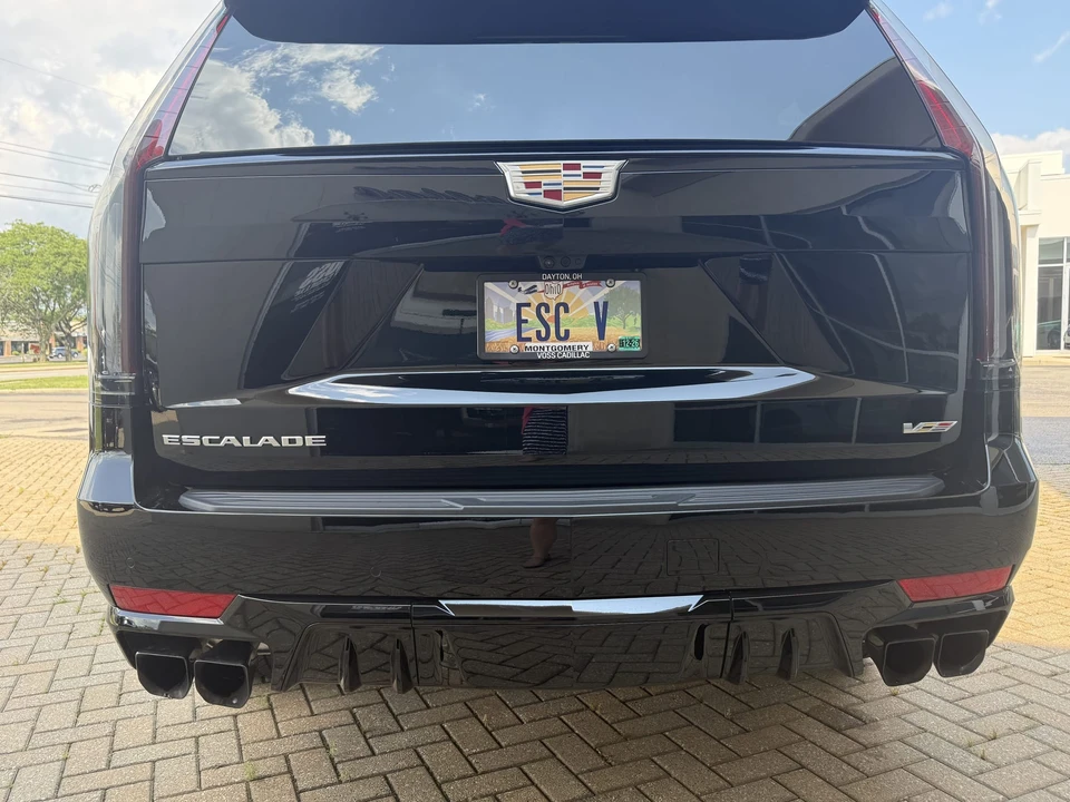 2023 Cadillac Escalade-V 5th Gen - Image 30 of 31