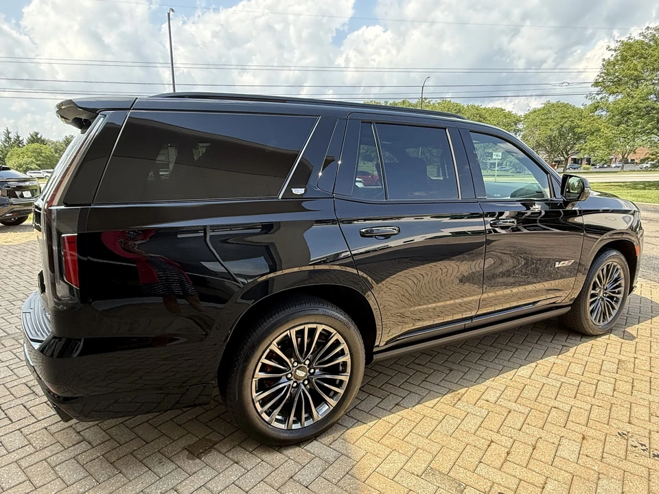 2023 Cadillac Escalade-V 5th Gen - Image 16 of 31