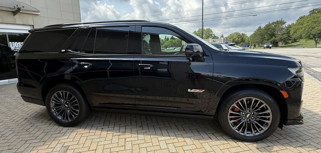 2023 Cadillac Escalade-V 5th Gen - Image 14 of 31