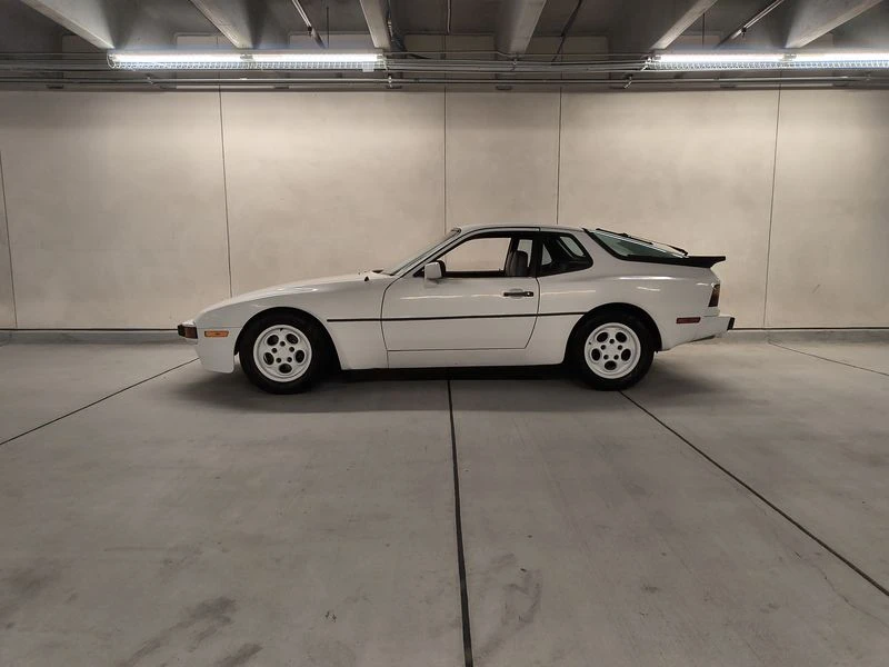 Porsche 944 - Image 3 of 6