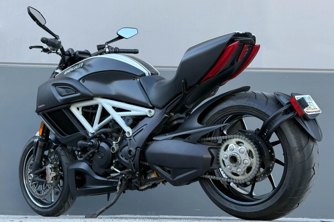 2015 Ducati Diavel - Image 2 of 7