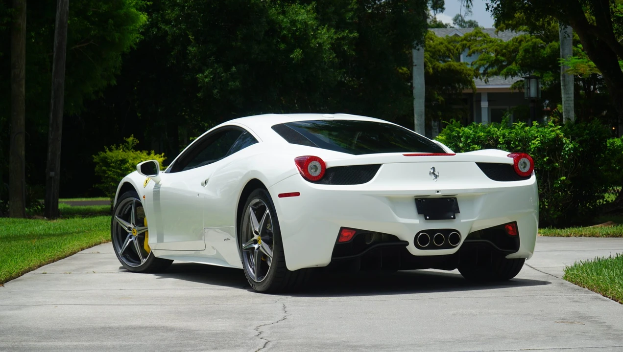2015 Ferrari 458 Italia - Image 28 of 31