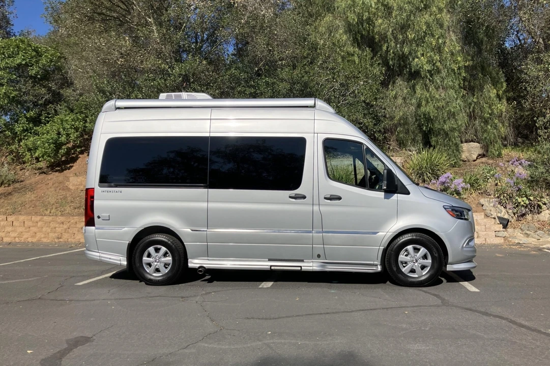 2023 Airstream - Image 3 of 8