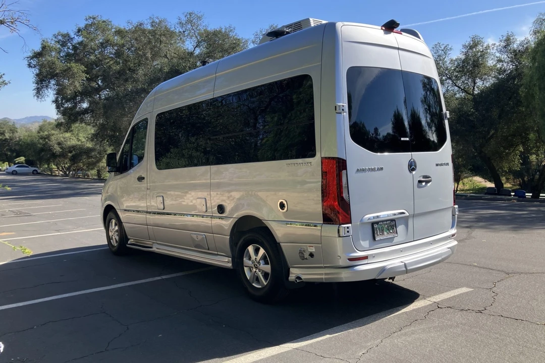 2023 Airstream - Image 2 of 8