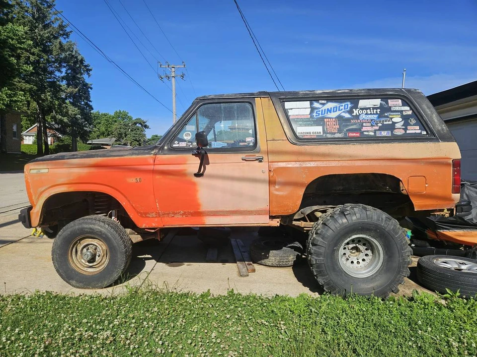 1984 Ford Bronco 3rd Gen - Image 6 of 10