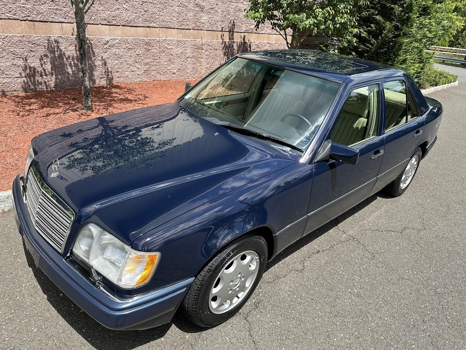 1995 Mercedes-Benz W124 E-Class - Image 4 of 31