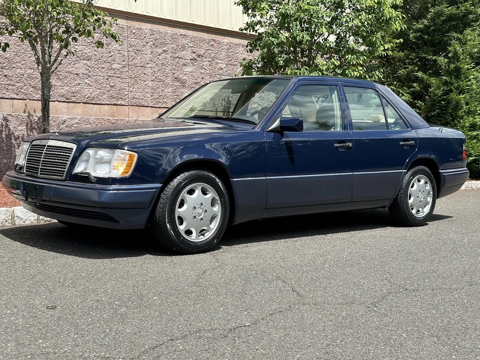 1995 Mercedes-Benz W124 E-Class - Image 2 of 31