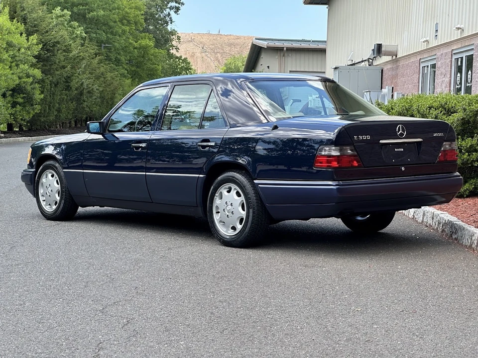 1995 Mercedes-Benz W124 E-Class - Image 22 of 31