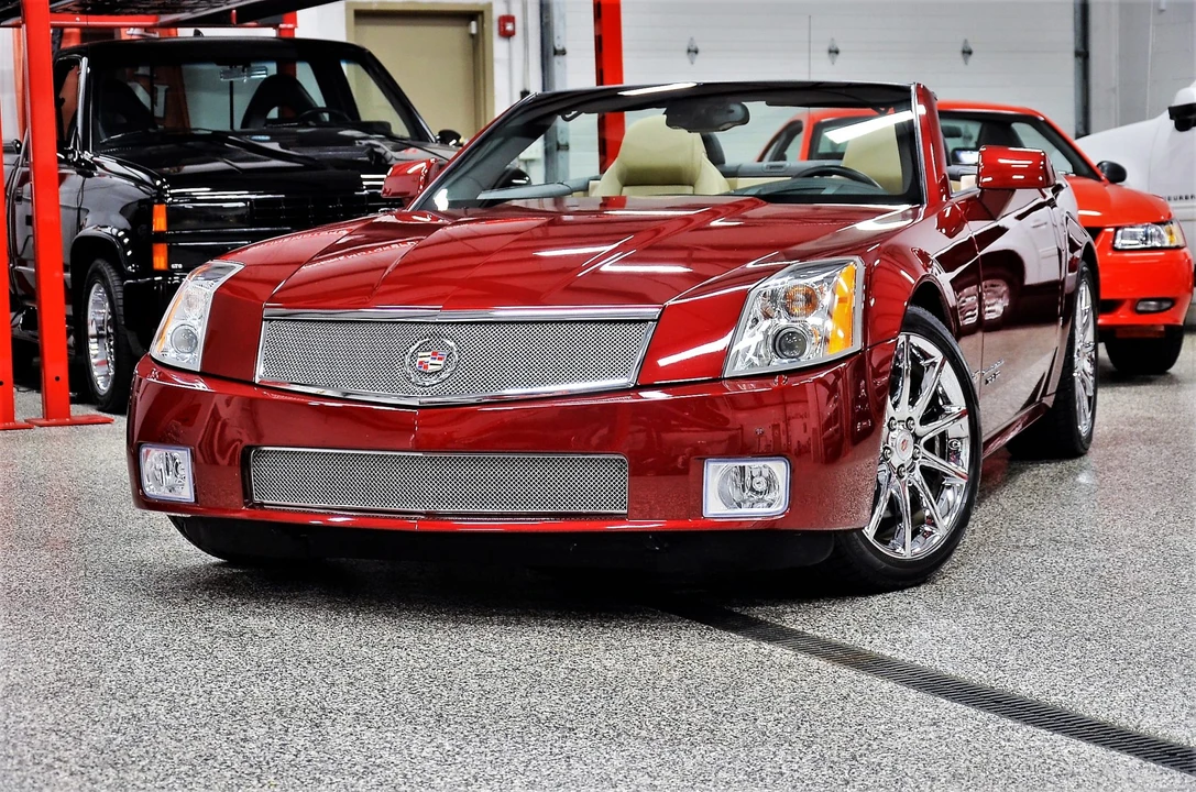 2007 Cadillac XLR-V - Image 2 of 31