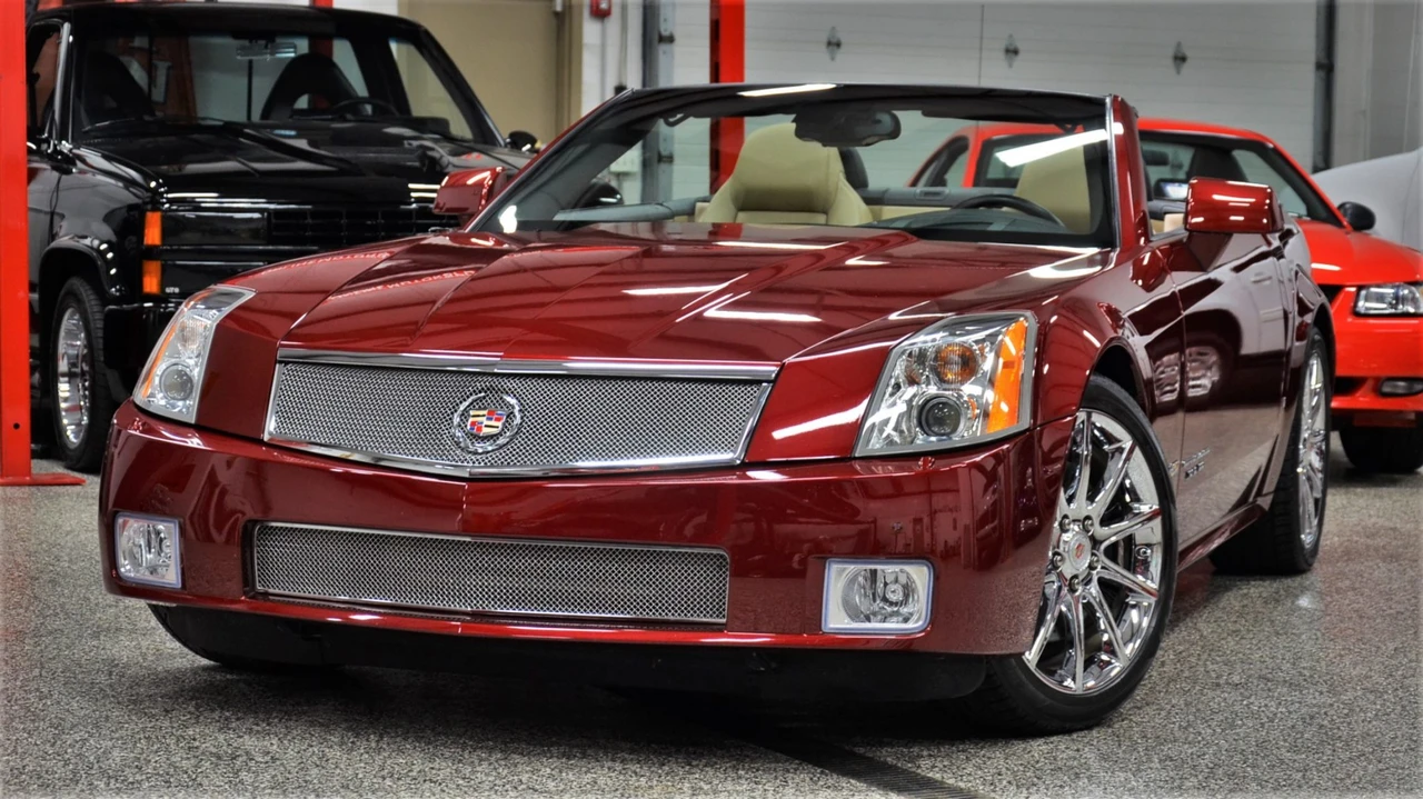 2007 Cadillac XLR-V - Image 3 of 31