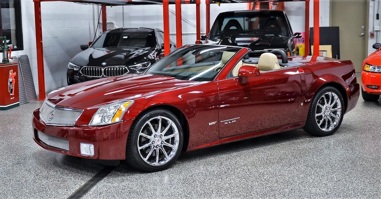 2007 Cadillac XLR-V - Image 12 of 31