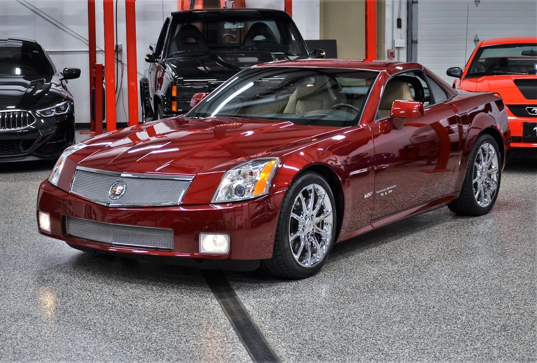 2007 Cadillac XLR-V - Image 5 of 31