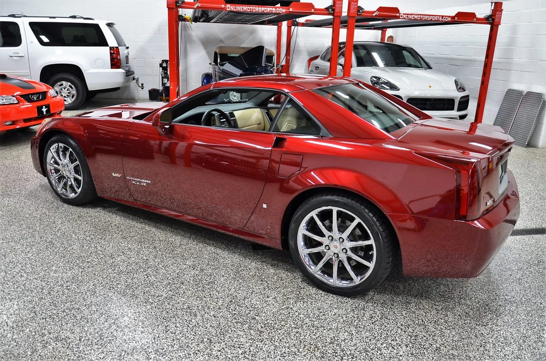 2007 Cadillac XLR-V - Image 15 of 31