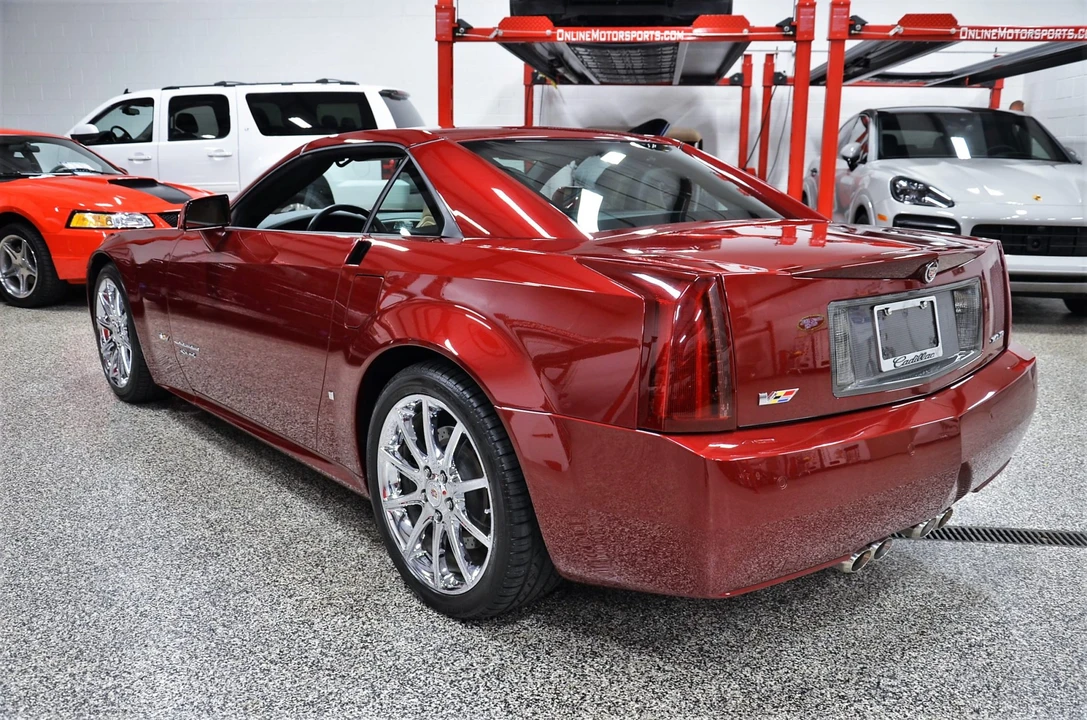 2007 Cadillac XLR-V - Image 22 of 31