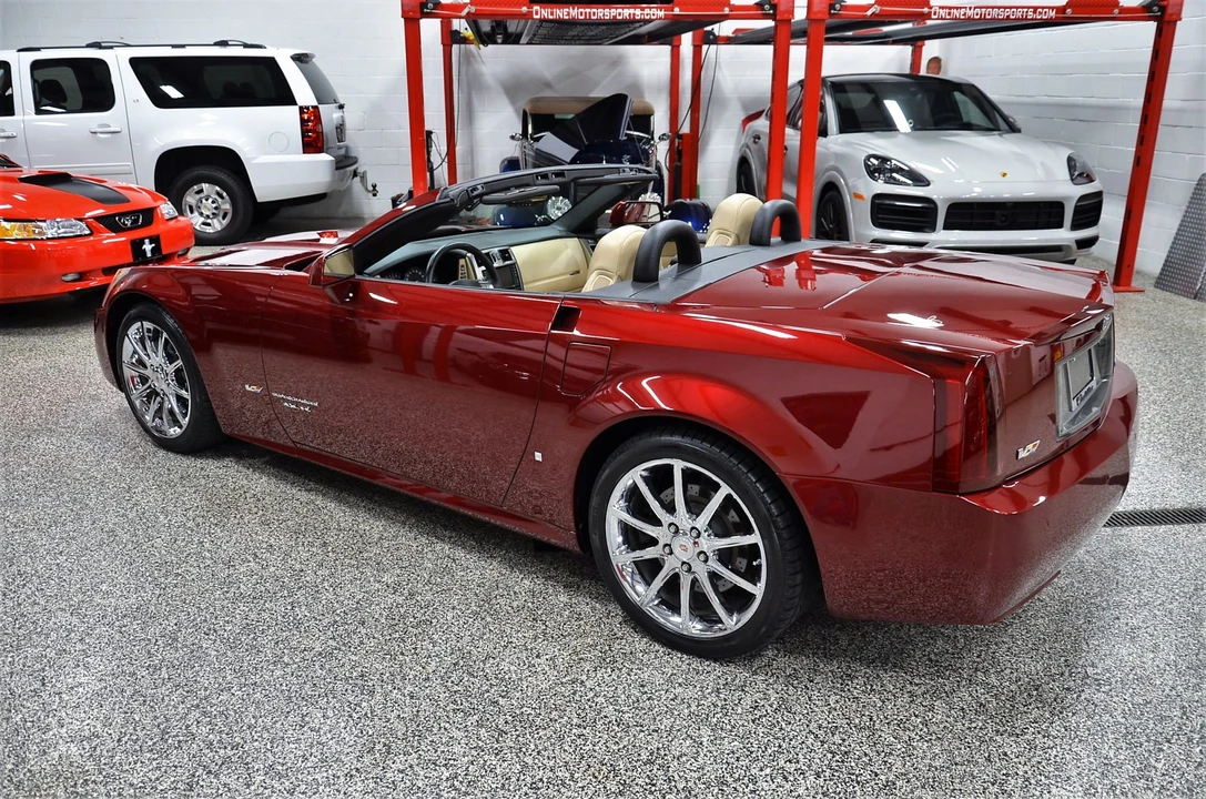 2007 Cadillac XLR-V - Image 16 of 31