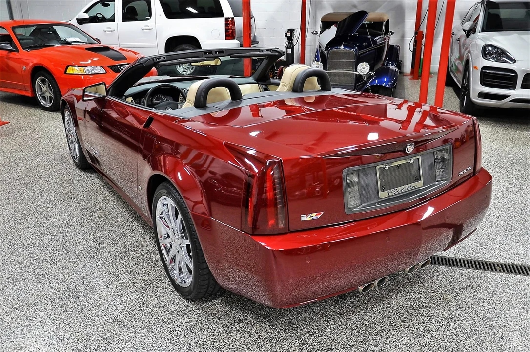 2007 Cadillac XLR-V - Image 24 of 31