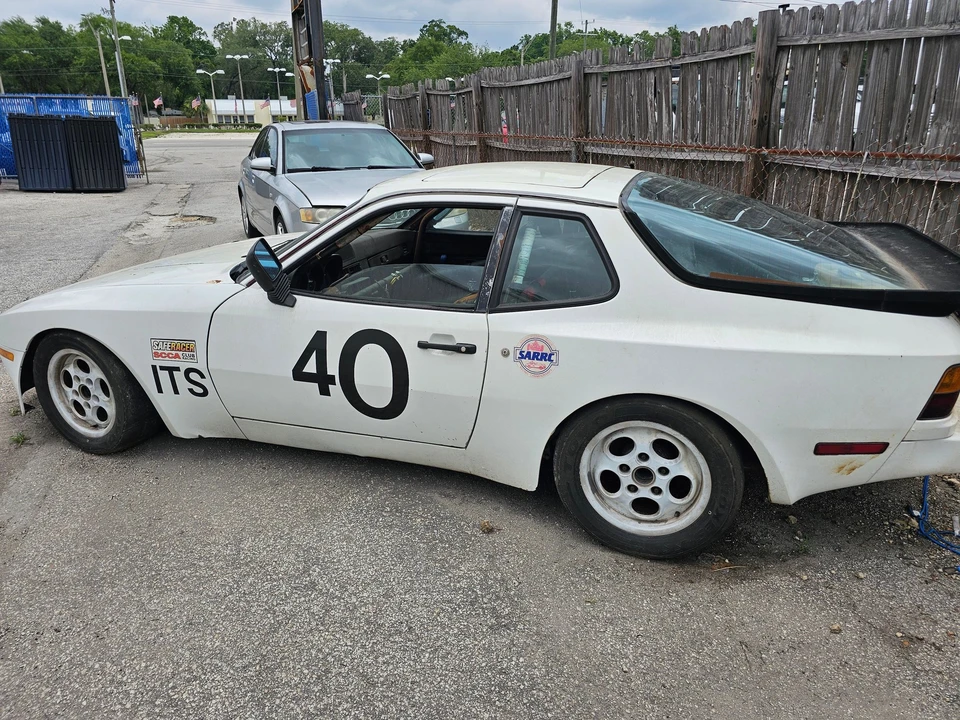 1985 Porsche 944 - Image 3 of 10