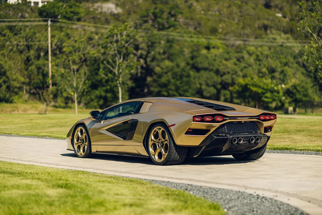 2022 Lamborghini Countach LPI 800-4 - Image 18 of 31