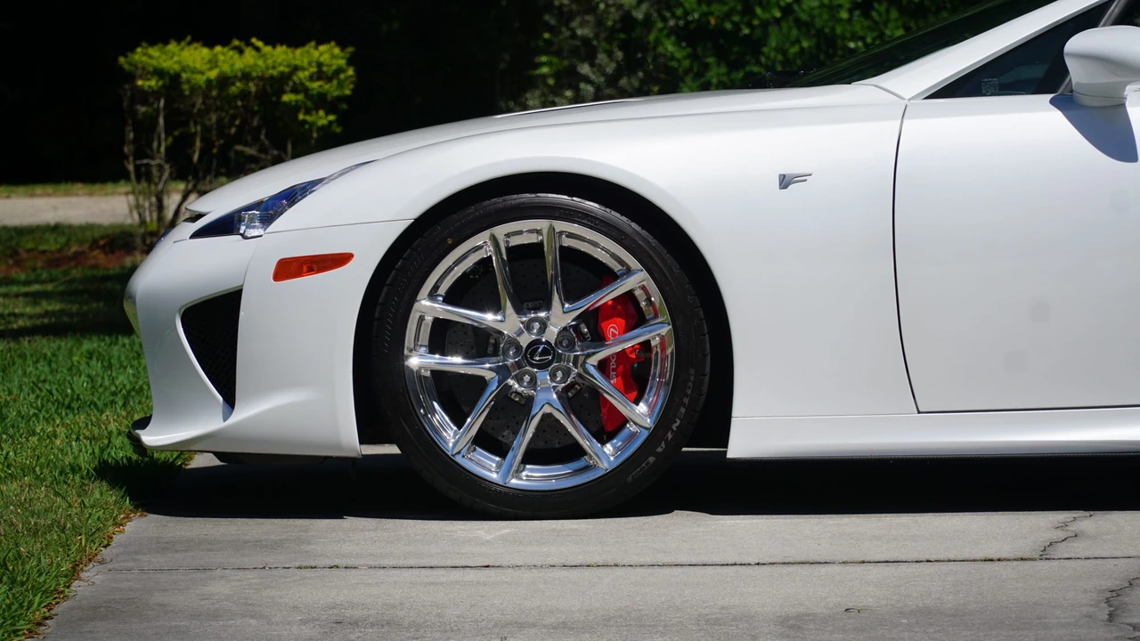 2012 Lexus LFA - Image 28 of 31