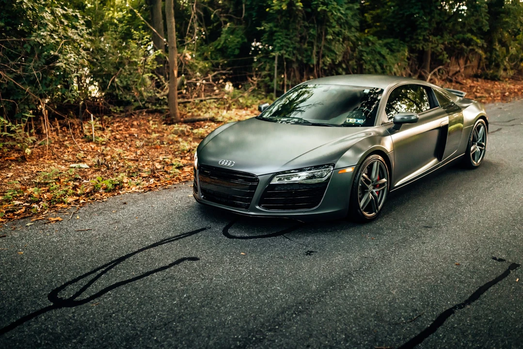 2015 Audi 42 R8 - Image 9 of 31