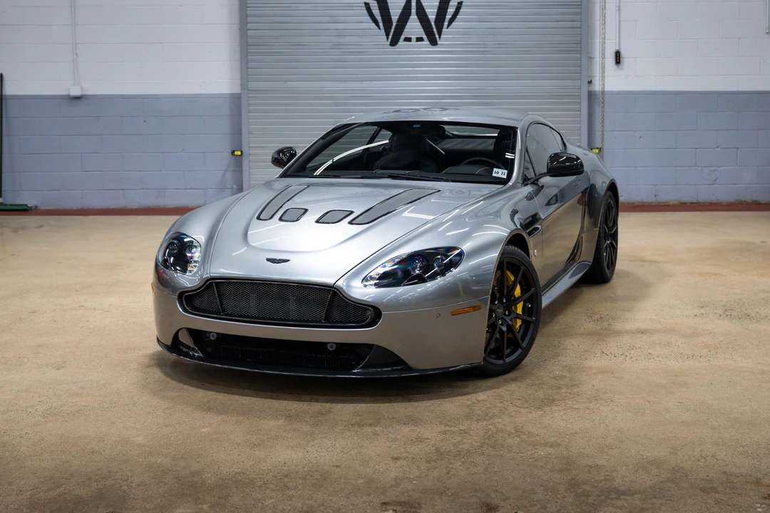 2017 Aston Martin V12 Vantage (2010-2018) - Image 2 of 31