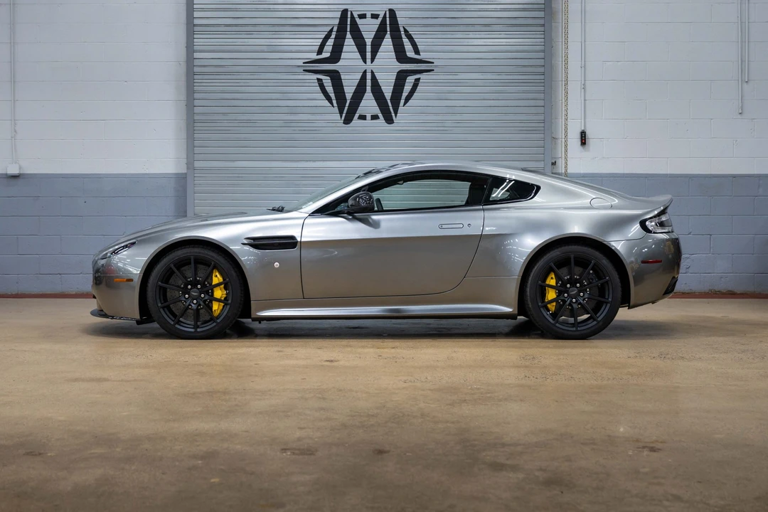 2017 Aston Martin V12 Vantage (2010-2018) - Image 4 of 31