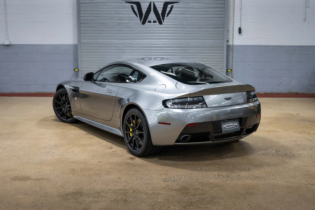 2017 Aston Martin V12 Vantage (2010-2018) - Image 5 of 31