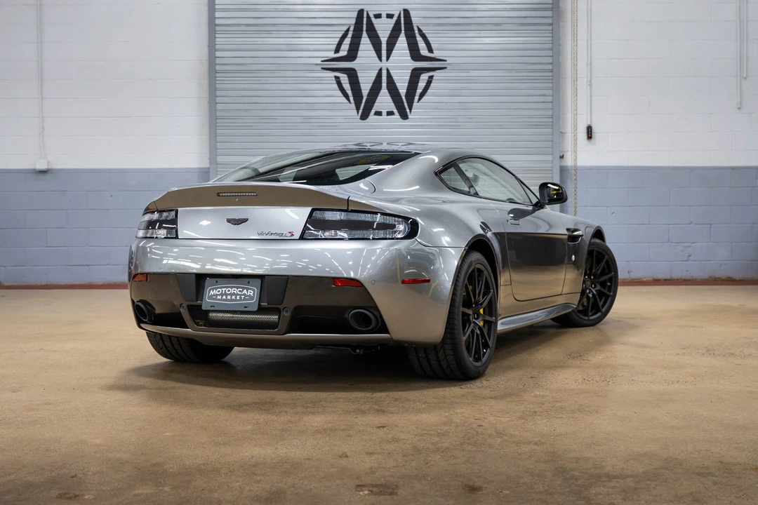2017 Aston Martin V12 Vantage (2010-2018) - Image 9 of 31