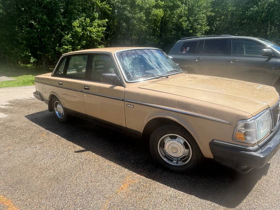 1986 Volvo 244 - Image 9 of 17