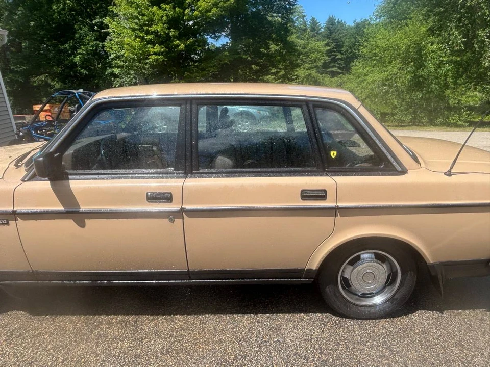 1986 Volvo 244 - Image 5 of 17