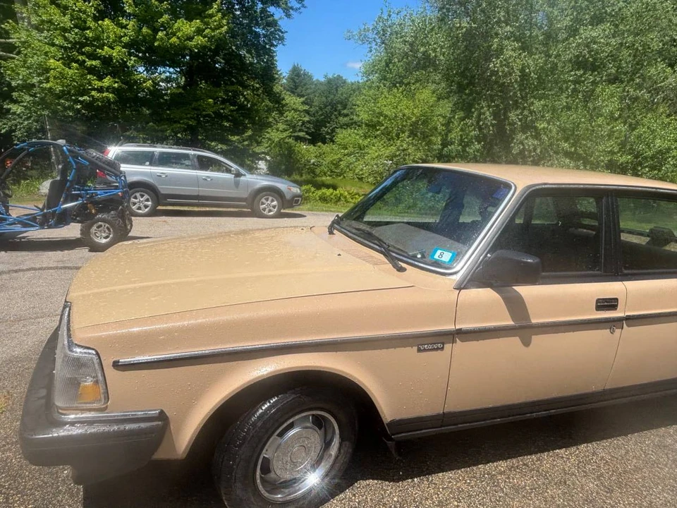 1986 Volvo 244 - Image 3 of 17
