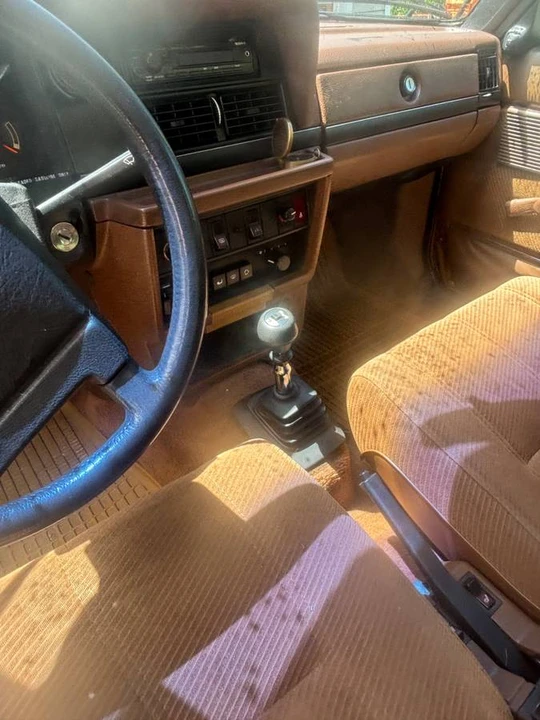 1986 Volvo 244 - Image 16 of 17