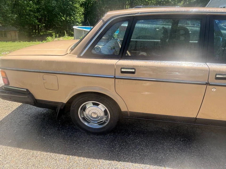 1986 Volvo 244 - Image 8 of 17
