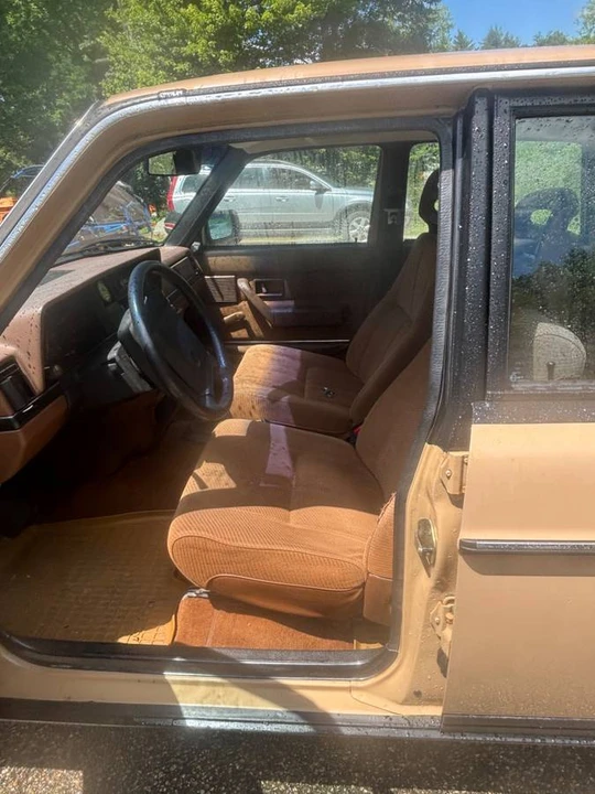 1986 Volvo 244 - Image 17 of 17