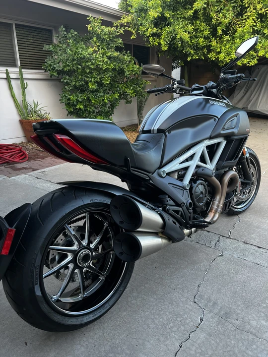 2015 Ducati Diavel - Image 3 of 26