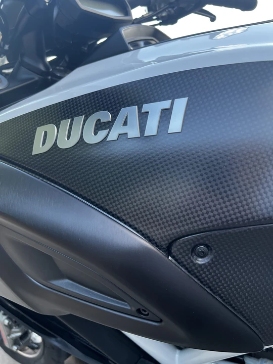 2015 Ducati Diavel - Image 9 of 26
