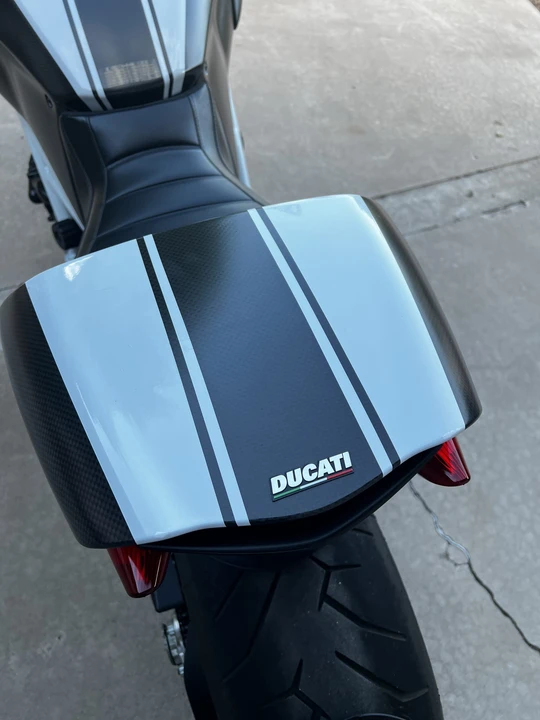 2015 Ducati Diavel - Image 7 of 26